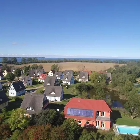 Gemuetliches Haus Mit Garten Und Gemeinsamem Pool By Interhome Casa vacanze Beckerwitz